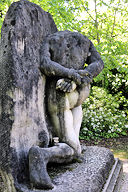 Vue de dos de la statue Le Vaincu au parc Bordelais | Photo Bernard Tocheport