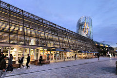 Bordeaux face à la Cité du Vin les Halles de Bacalan | Photo Bernard Tocheport