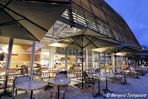 Bordeaux en soirée les terrasses des Halles de Bacalan | Photo Bernard Tocheport