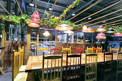 Bordeaux intérieur restaurant aux Halles de Bacalan | Photo Bernard Tocheport