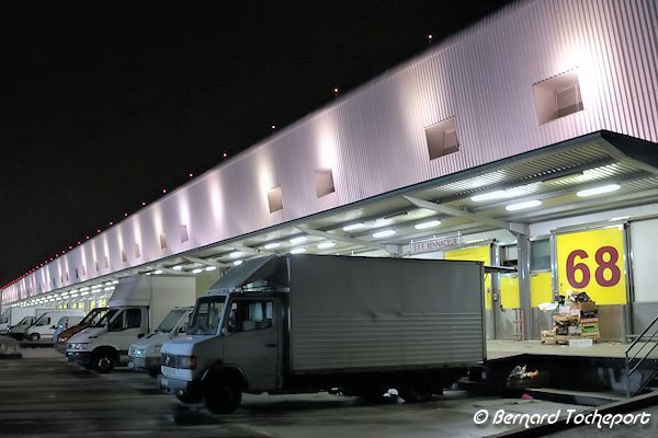 Quais de chargement du Marché de Brienne à Bordeaux  | 33-bordeaux.com