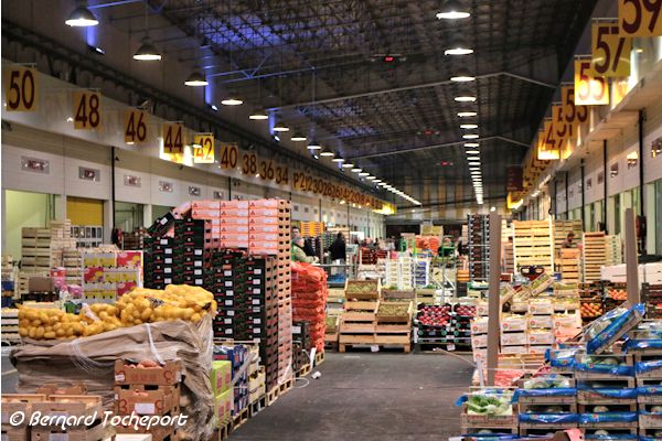 Bâtiment fruits et légumes du marché de Brienne à Bordeaux  | 33-bordeaux.com