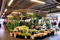 Fleuriste au marché des Capucins à Bordeaux -  photo 33-bordeaux.com