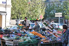 Les charrettes du marché des Capucins   -  photo 33-bordeaux.com