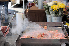 Cuisson de crevettes au marché des Chartrons -  photo 33-bordeaux.com