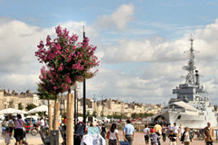 Croiseur COLBERT et marché des Chartrons à Bordeaux -  photo 33-bordeaux.com