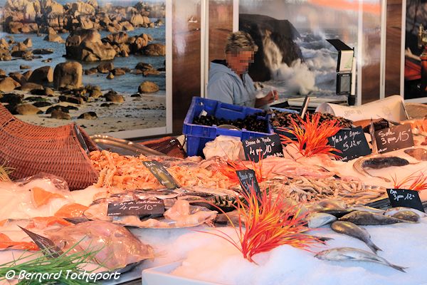 Poissonnerie au marché des Chartrons à Bordeaux  | 33-bordeaux.com