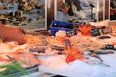 Poissonnerie au marché des Chartrons à Bordeaux -  photo 33-bordeaux.com