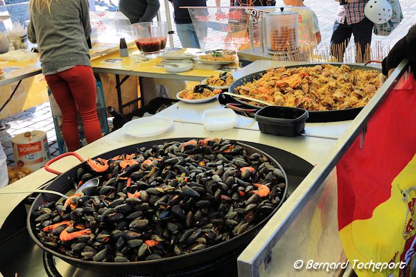 Moules et paélla au marché des Chartrons à Bordeaux  | 33-bordeaux.com