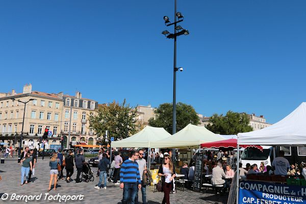 Entrée du marché des Chartrons à Bordeaux  | 33-bordeaux.com