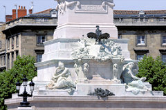 Bordeaux le Coq, l'Histoire et l'Eloquence du monument aux Girondins | Photo Bernard Tocheport