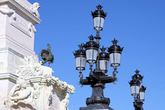 Bordeaux le coq et les lampadaires du monument aux Girondins | Photo Bernard Tocheport