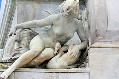 Bordeaux femme représentant la Garonne sur le monument aux Girondins | Photo 33-bordeaux.com