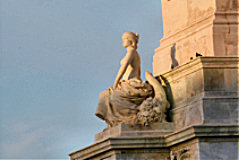 Femme symbolisant Bordeaux - monument aux Girondins | Photo 33-bordeaux.com