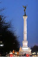 Bordeaux la Fontaine, la colonne et le monument aux Girondins de nuit | Photo 33-bordeaux.com