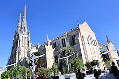 Bordeaux Cathédrale Saint André et l'ombrière d'été | Photo Bernard Tocheport