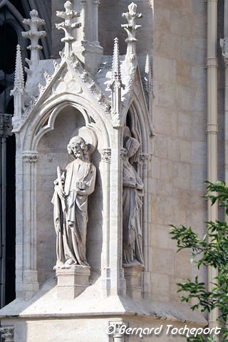 Statues rénovées en façade de la Cathédrale Saint André | Photo Bernard Tocheport