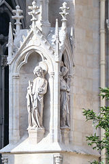 Statues rénovées en façade de la Cathédrale Saint André | Photo Bernard Tocheport