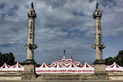 Chapiteau cirque AMAR et colonnes ROSTRALES | 33-bordeaux.com