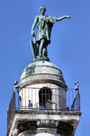Colonnes ROSTRALES : édicule et statue de la navigation | 33-bordeaux.com