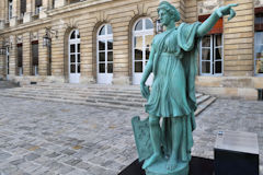 Portrait de la statue du commerce Mercure - Hermes | photo Bernard Tocheport