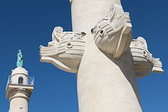 Colonnes rostrales - rostres et statue de la navigation | photo Bernard Tocheport