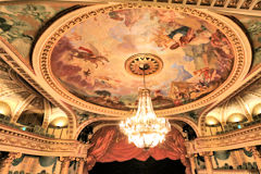 Lustre et plafond du Grand Théâtre Opéra de Bordeaux | photo 33-bordeaux.com