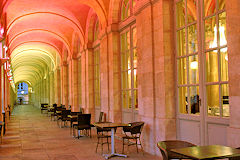Arcades et vue sur le Quatrième mur Grand Théâtre de Bordeaux | photo 33-bordeaux.com