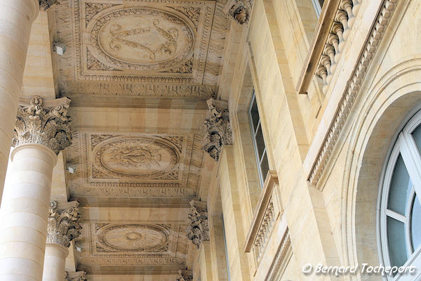 Ornements voûte plate de la terrasse du Grand Théâtre | photo 33-bordeaux.com