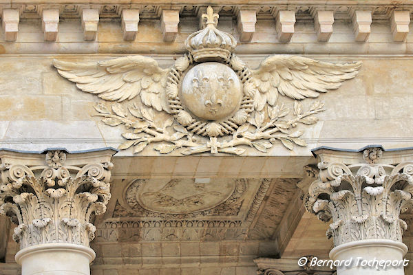 Ornements colonnes et terrasse du Grand Théâtre de Bordeaux | photo 33-bordeaux.com