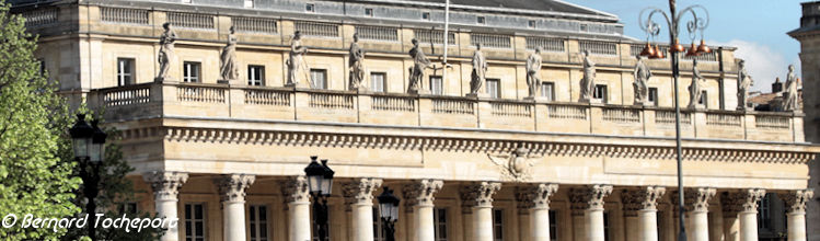 Portique du Grand Théâtre avec muses et déesses