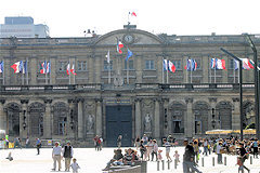 Façade de la mairie de Bordeaux vue depuis la place Pey Berland | Photo 33-bordeaux.com