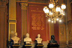 Bordeaux bustes anciens maires salle du Conseil Municipal au Palais Rohan |  Photo Bernard Tocheport