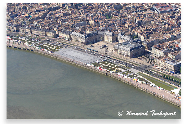 Bordeaux vue aérienne du jardin des quais, du miroir d'eau et de la bourse | Photo Bernard Tocheport