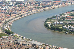 Bordeaux photo aérienne du port de la lune | Photo Bernard Tocheport