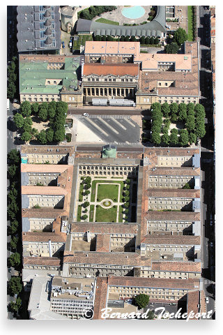 Bordeaux vue aérienne de la place de la République et de l'hôpital Saint André  | Photo Bernard Tocheport