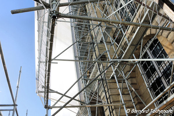 Echafaudage du Palais de la Bourse à Bordeaux pour la restauration de la toiture| Photo Bernard Tocheport