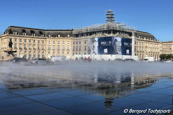 Bordeaux miroir d'eau et reflet de la bourse en travaux | Photo Bernard Tocheport