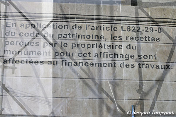 Bordeaux article du code du Patrimoine affiché sur le Palais de la Bourse | Photo Bernard Tocheport