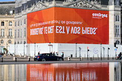 Bordeaux bourse publicité énigme et miroir crypté | Photo Bernard Tocheport