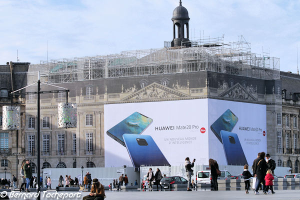Bordeaux restauration toiture Palais de la Bourse publicité Novembre 2018  | Photo Bernard Tocheport