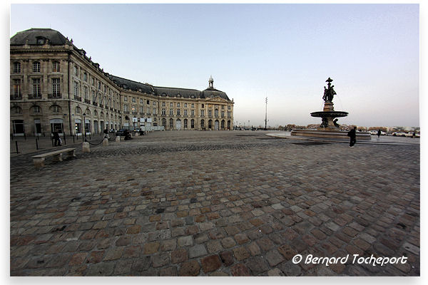 Les pavés bordelais de la place de la bourse | Photo Bernard Tocheport