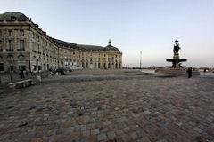 Les pavés bordelais de la place de la bourse | Photo Bernard Tocheport