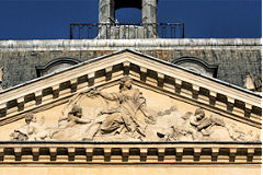 Bordeaux personnages sculptés dans la pierre du palais de la bourse | Photo Bernard Tocheport