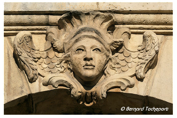Bordeaux un des mascarons de la place de la bourse | Photo Bernard Tocheport
