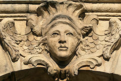 Bordeaux un des mascarons de la place de la bourse | Photo Bernard Tocheport