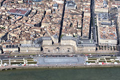 Photo aérienne de la place de la bourse et du miroir d'eau des quais | Photo Bernard Tocheport