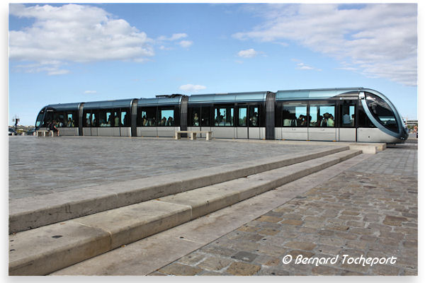 Le tramway de Bordeaux à la station place de la Bourse | Photo Bernard Tocheport