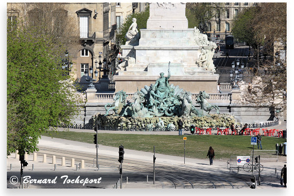 Bordeaux monument et fontaine des Girondins depuis la place de la Comédie | Photo Bernard Tocheport