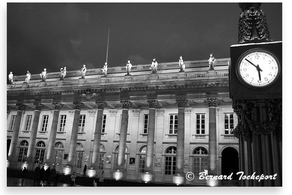Bordeaux place de la comédie l'horloge et le Grand Théâtre | Photo Bernard Tocheport